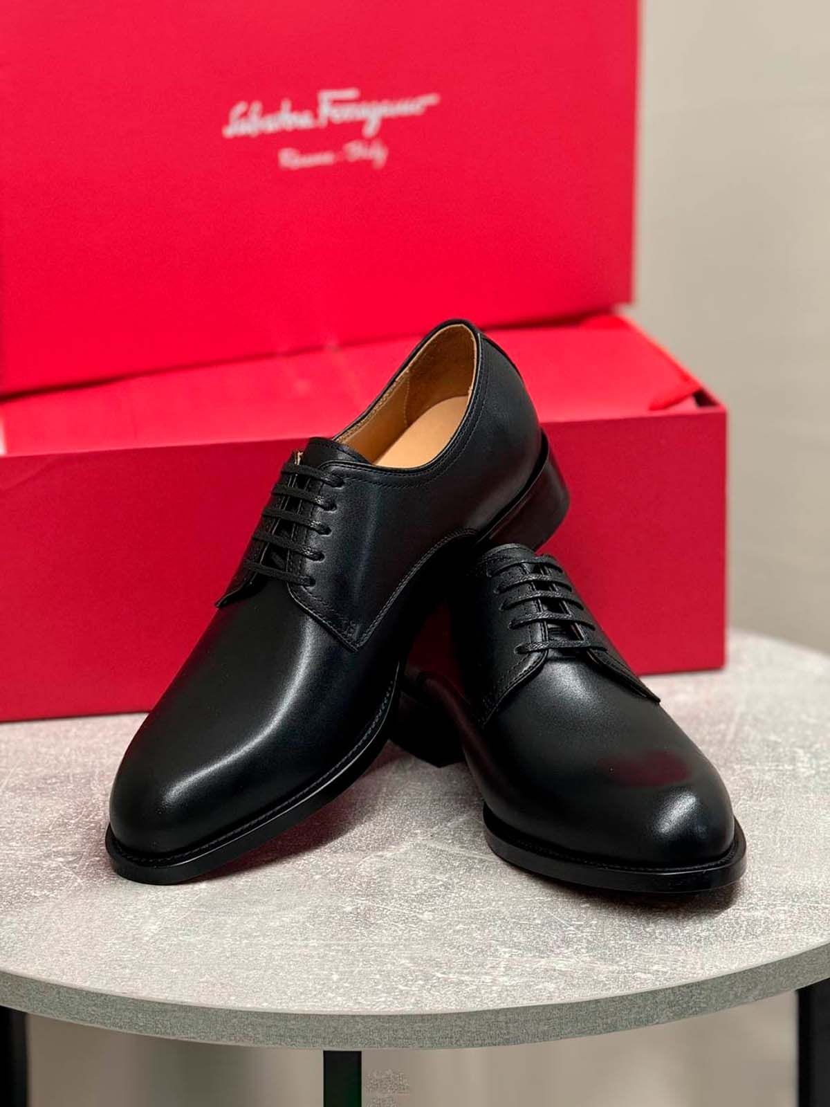 Salvatore Ferragamo Туфли из кожи Черный