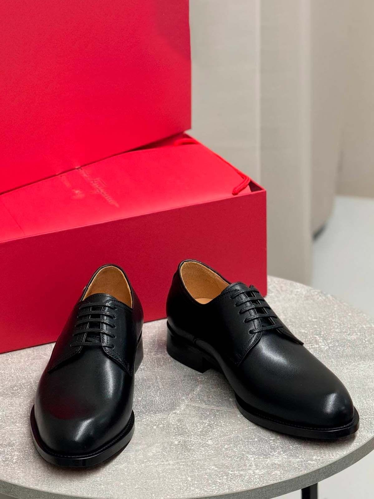 Salvatore Ferragamo Туфли из кожи Черный