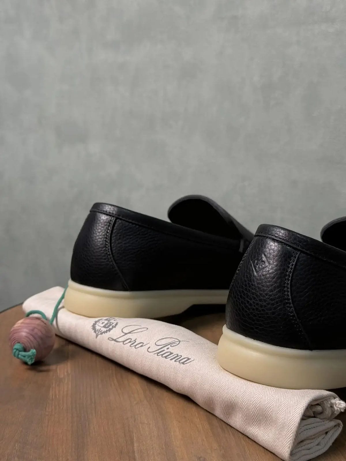 Loro Piana Лоферы из кожи Черный